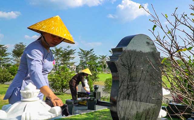 Chăm sóc mộ phần