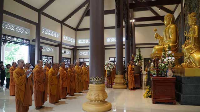 Làm lễ cầu an, cầu siêu - Chăm sóc khách hàng chu toàn